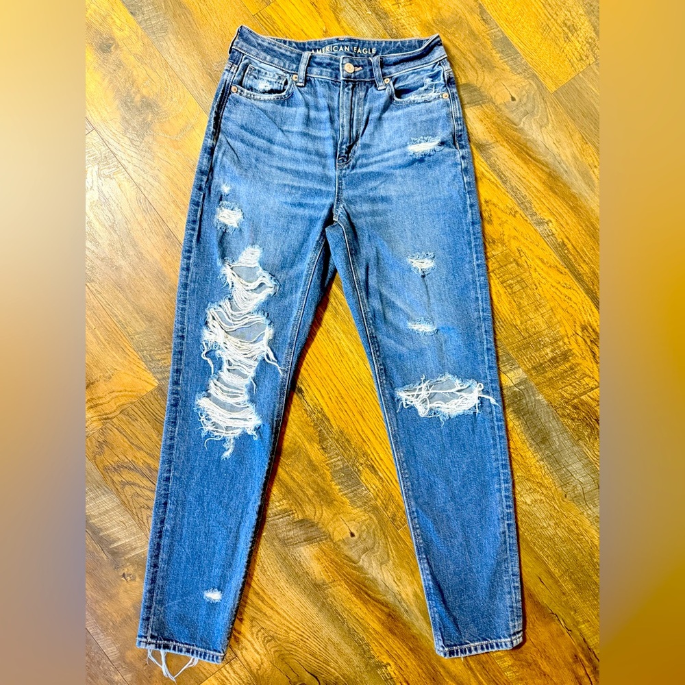 American Eagle mom jeans size 0 flower detail